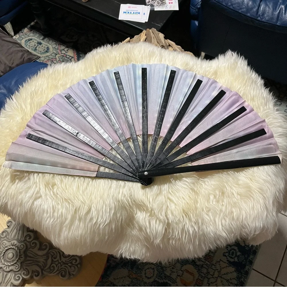 Hand Fan with Multicolor Pattern - Picture 4 of 5